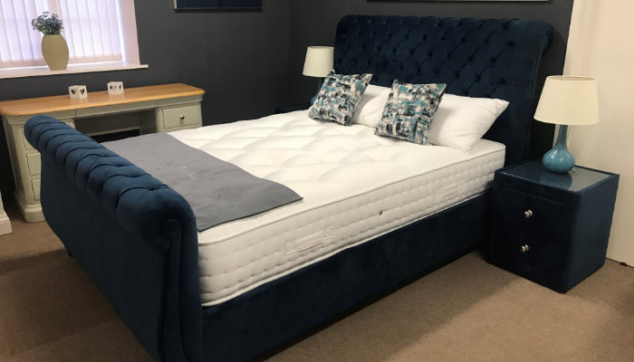 5ft Bedstead With 2x Matching Bedsides